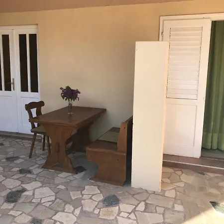 Πανσιόν Double With Terrace Tomica Baška